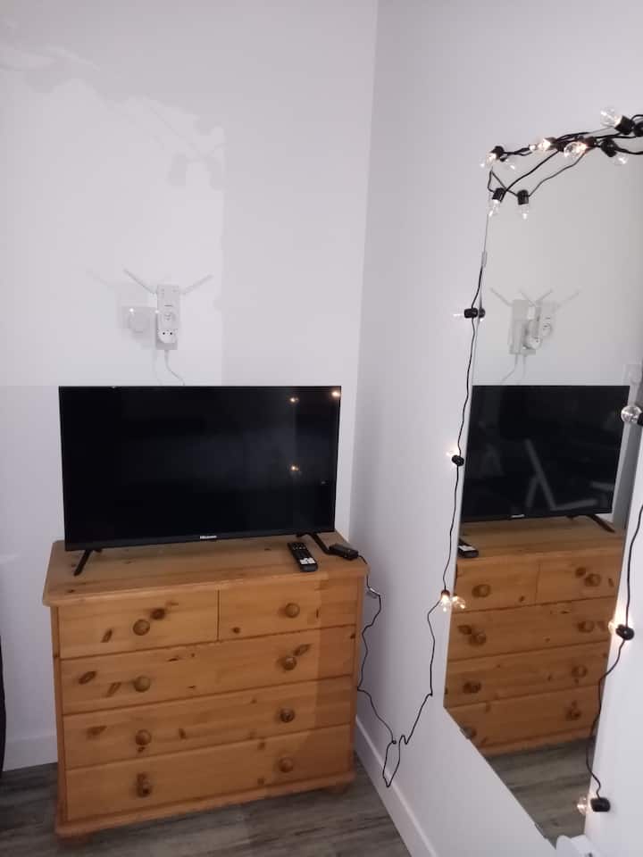 Мал гардеробер во кој ќе најдете многу брошури од туристичката канцеларија. Доволно за да го откриете регионот во спортот или да се опуштите!!