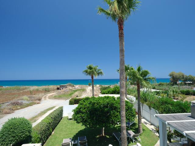 Sea La Vie. Beach house with private garden gallery image 4