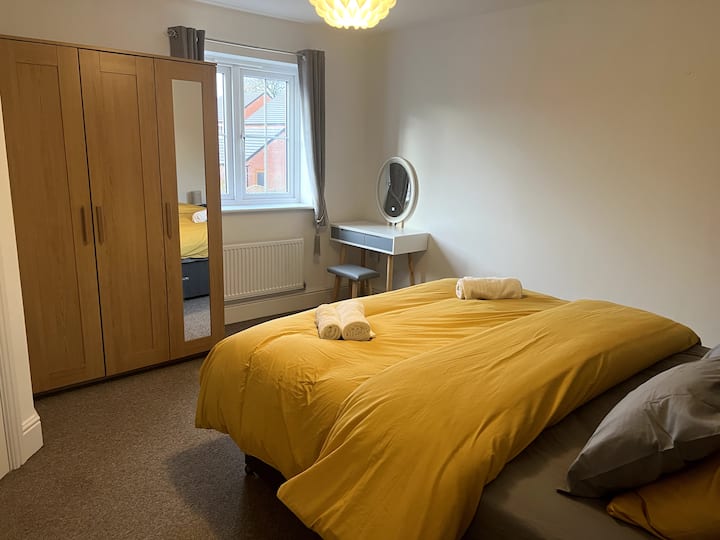 Главна спалня със самостоятелна баня