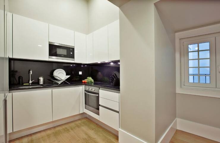 NEW! Downtown Apt Premium T3 | LIFT by LFS gallery image 2