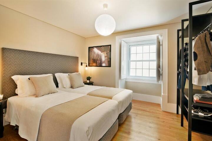 NEW! Downtown Apt Premium T3 | LIFT by LFS gallery image 3