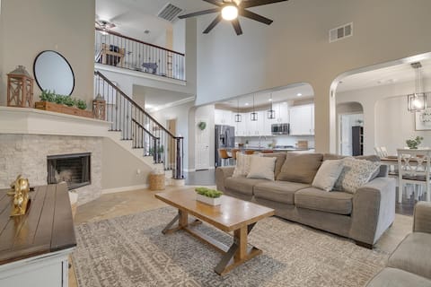 2 Story Open Spaces Home Near Stadiums/Six Flags