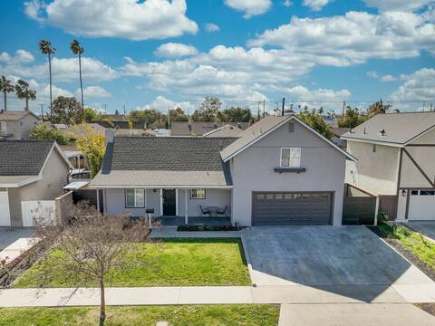 Renovated Luxury Home 3bed2bath| Backyard +Jacuzzi
