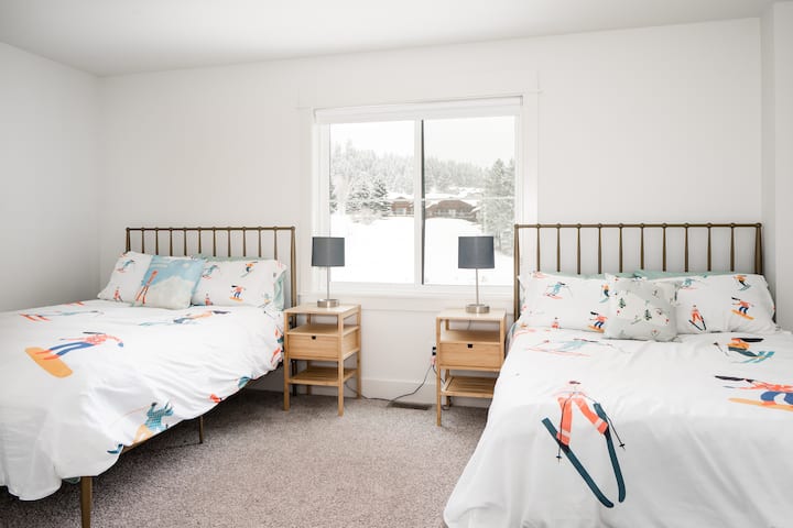 二楼卧室-两张双人床