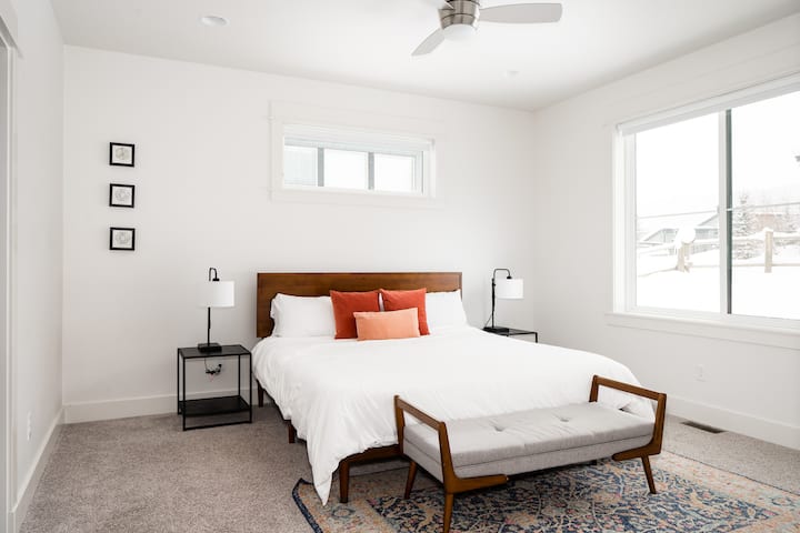 主楼层业主套房。加大双人床