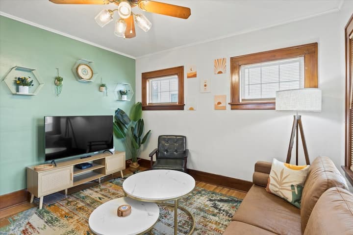 Bungalow Monthly Stay Airport / Stong Hosp / I-390 - Rochester, NY