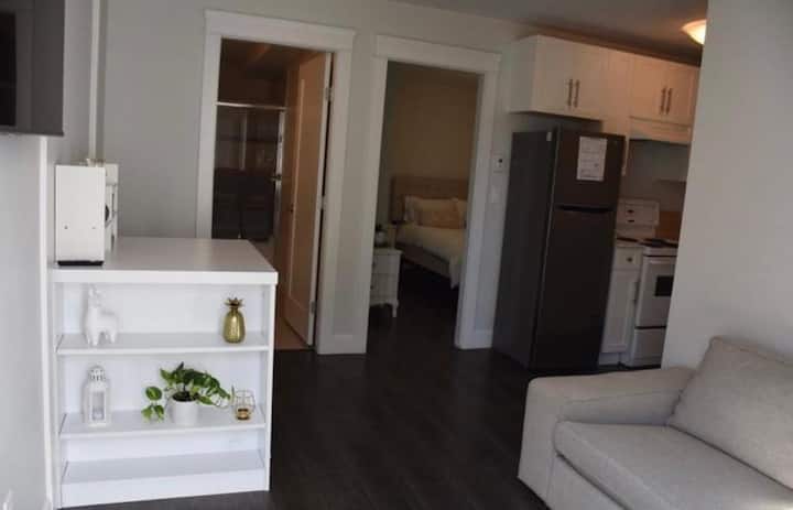 Charming One Bedroom Apartment - New Westminster
