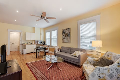 Popular Airbnb listing: 1 Bed Home 2 min from Uptown! in Wesley Heights