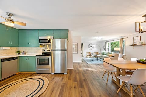 Cozy & Relaxing Wooded Home; Close to Everything!