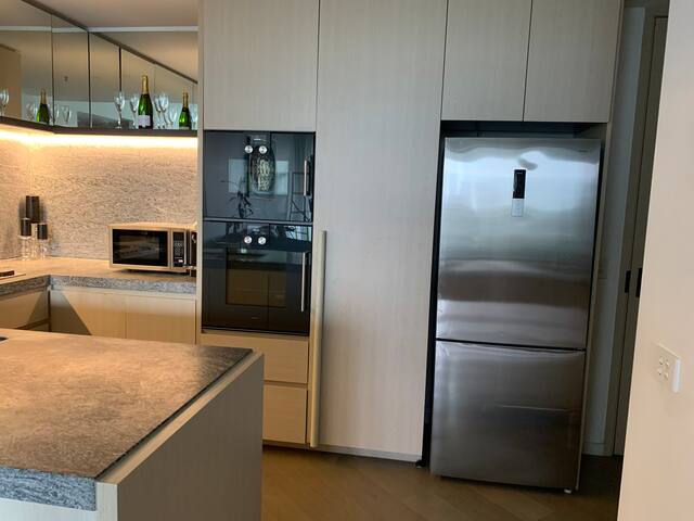 Melbourne resort style living with free parking gallery image 5