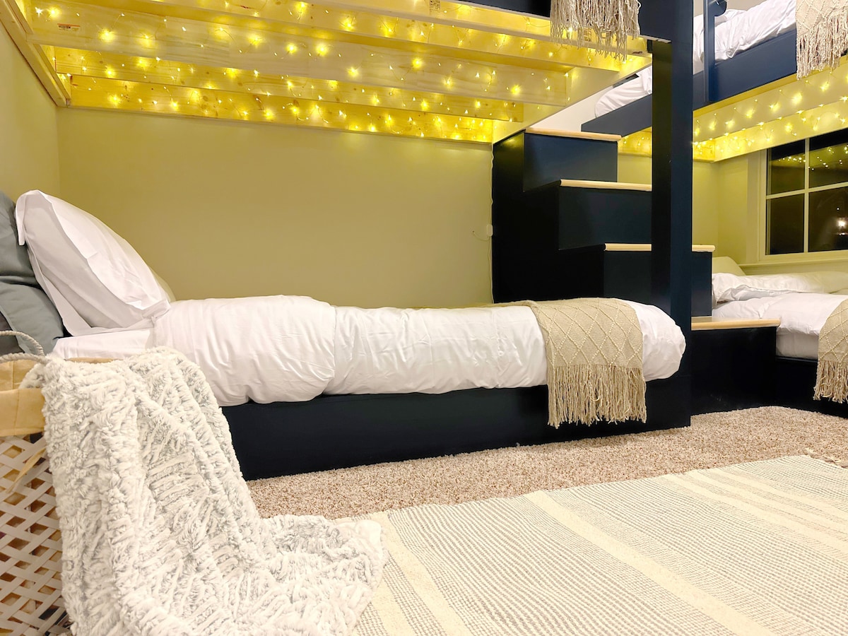 Chambre avec lits superposés et matelas en mousse à mémoire de forme 