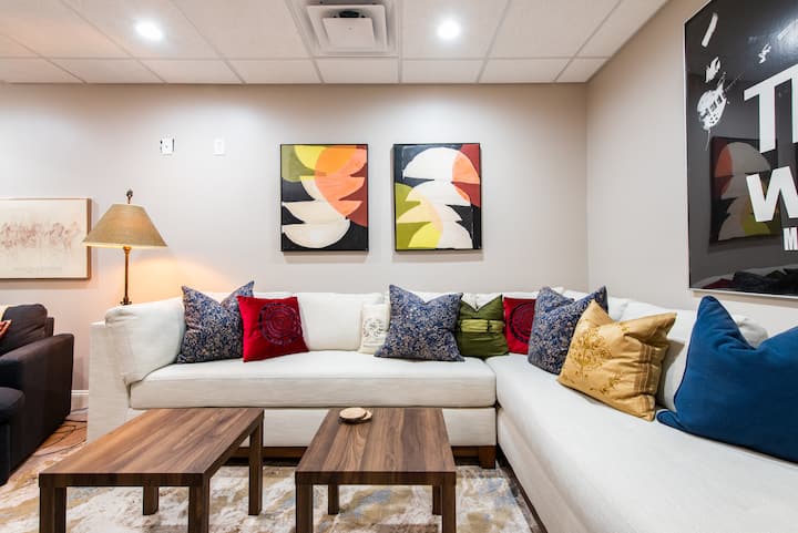 Sebule maridadi, yenye mwangaza wa ghorofa ya 1