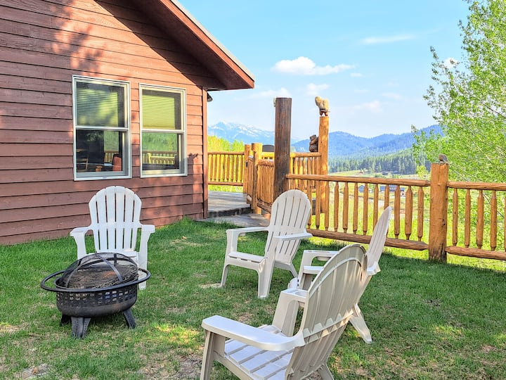 Large Mountain Cabin with Incredible Views & Hot Tub