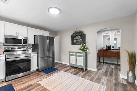 Big 4 Bed Home in Great Neighborhood - Sleeps 8