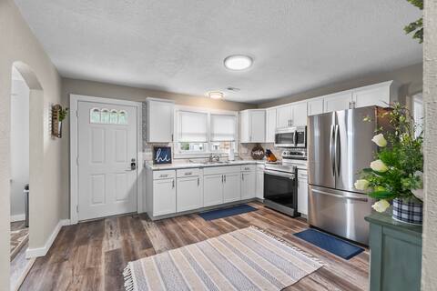 Big 4 Bed Home in Great Neighborhood - Sleeps 8