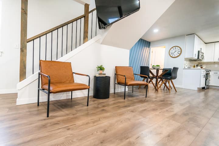 Spacious Downtown 4bd Home-tacoma! Modern - Tacoma, WA