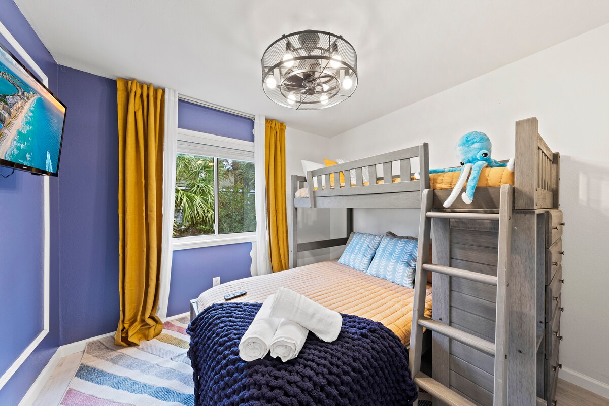 Dhoma e tretë e gjumit me krevat dopio mbi krevat të plotë!