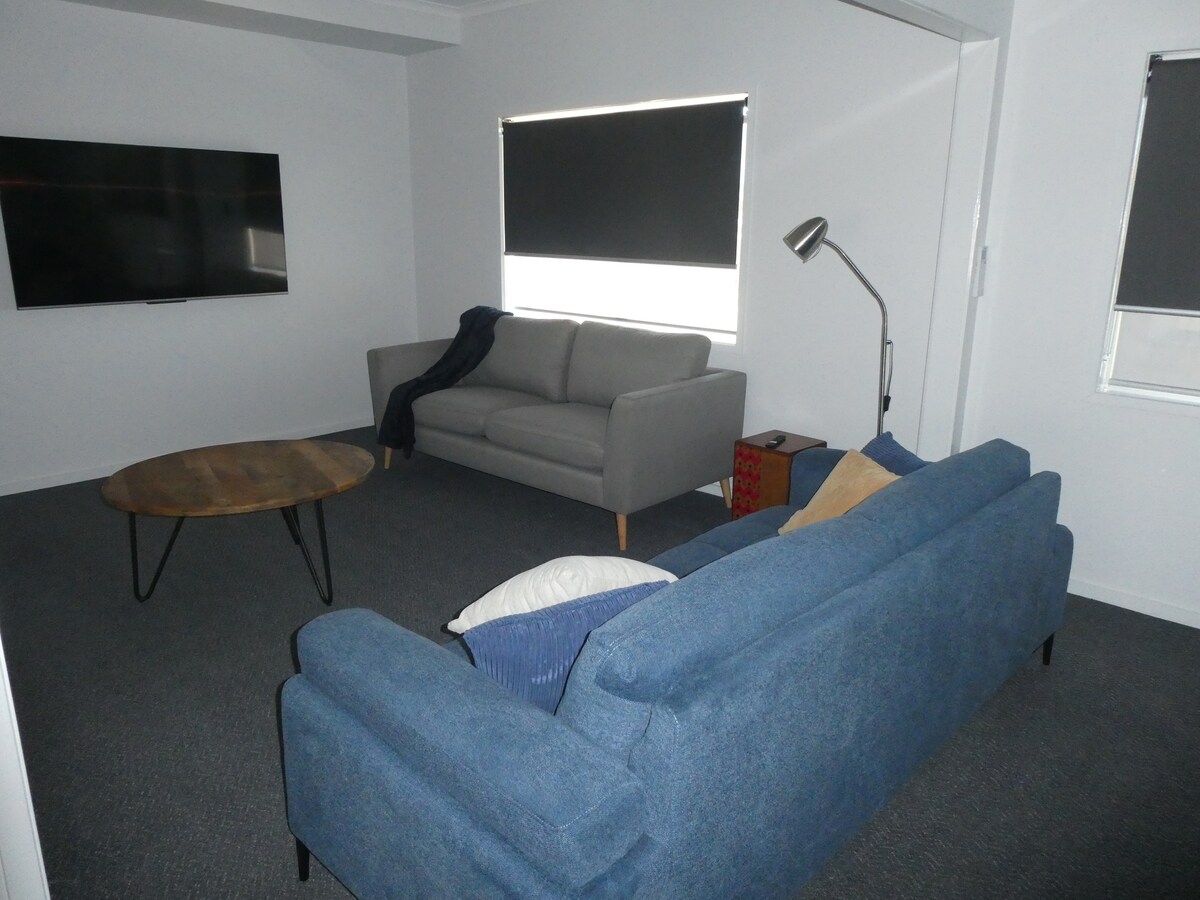 Top performing Airbnb: Blue Poles Apartment 
Jan Promo 20% off in Mildura