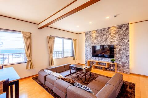 Walk distance to the sea! Near Natural Springs!
