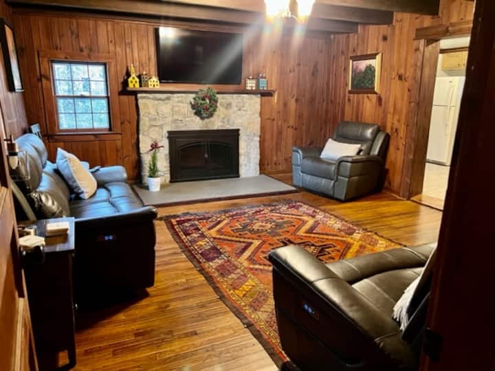 Log Cabin In Downtown Cookeville - Cookeville, TN