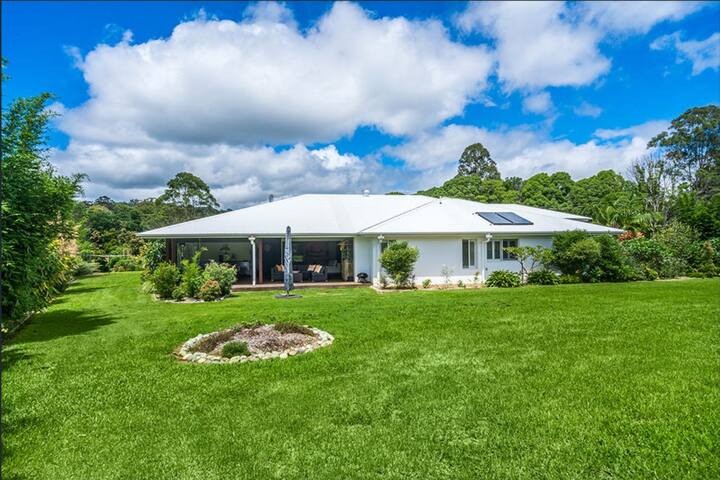 “Byron Sky” : A Spacious peace of magic