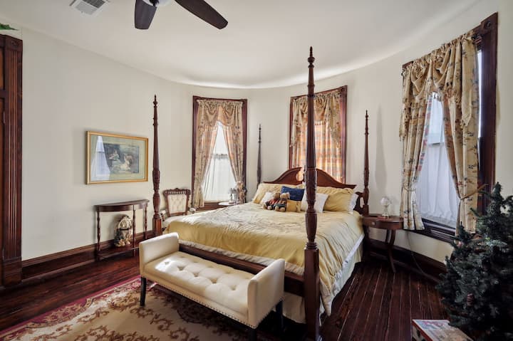King bedroom.