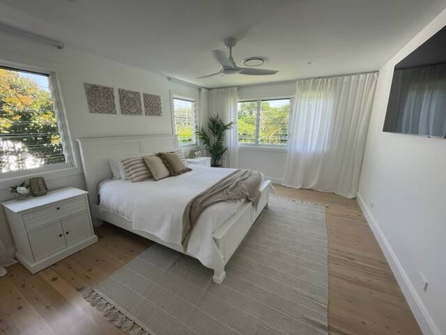 Luxury Beach House gallery image 2