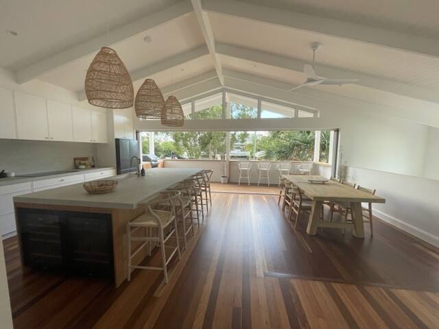 Luxury Beach House gallery image 4