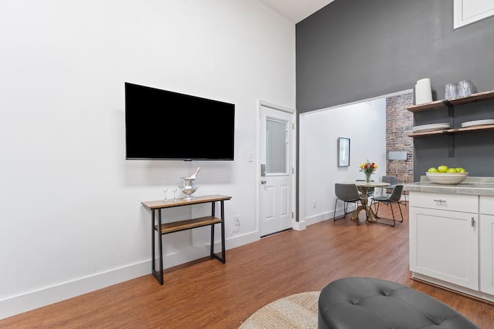 Perfect Secret Downtown Suite | Multiday Discounts - 펜서콜라