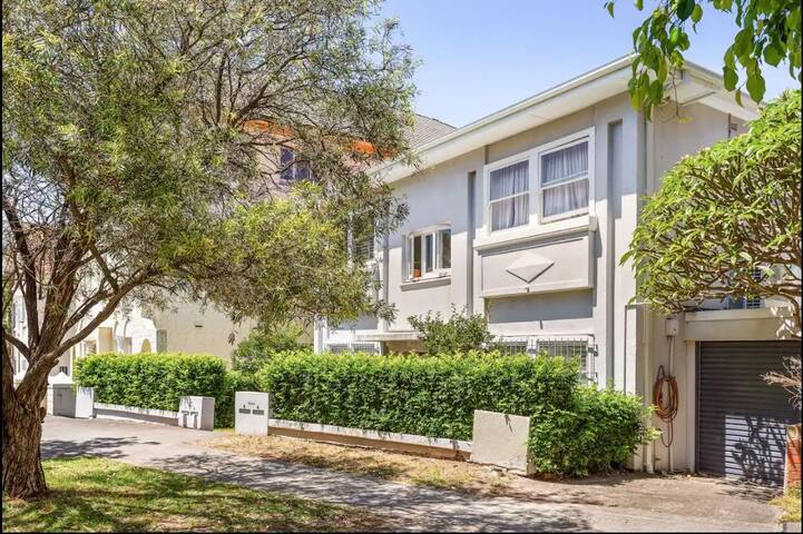 Lovely 2-bed Apt on Ramsgate w/ Aircon & Parking