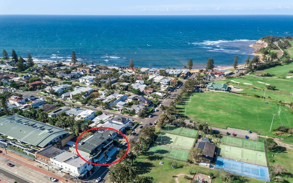 A Collaroy penthouse across from Long Reef Golf, Collaroy, New South Wales, Australia, photo 2 of 10