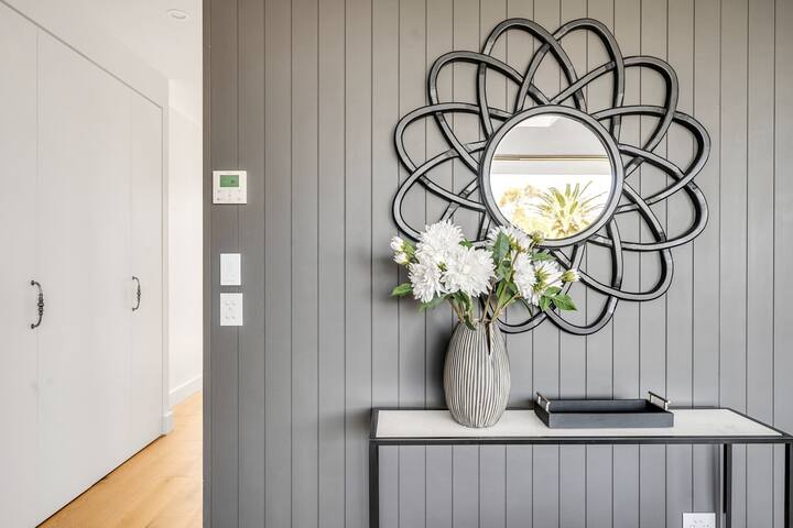 Penthouse with Ocean & Long Reef Golf Course Views gallery image 4