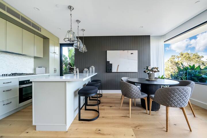 Penthouse with Ocean & Long Reef Golf Course Views gallery image 3