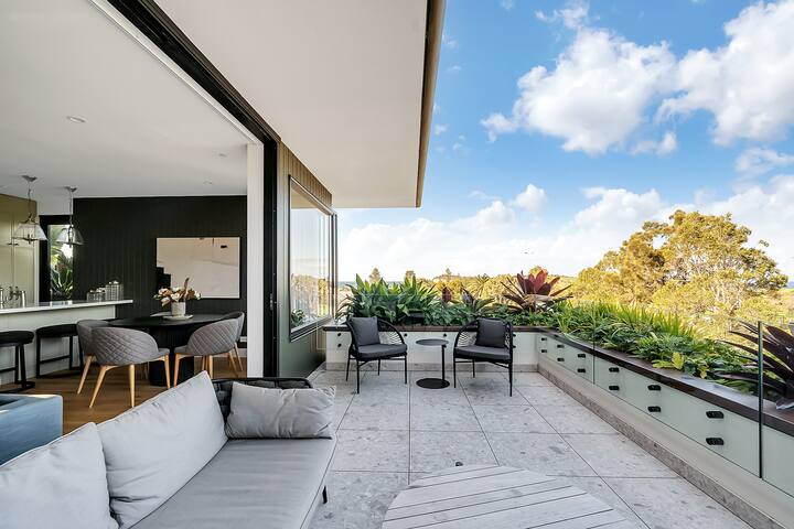 Penthouse with Ocean & Long Reef Golf Course Views gallery image 2