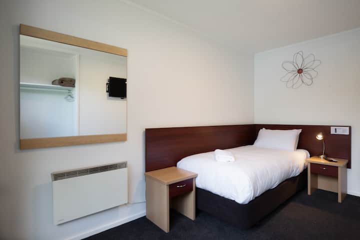 Postele sú vybavené kvalitnou posteľnou bielizňou a čerstvo vypranou posteľnou bielizňou.