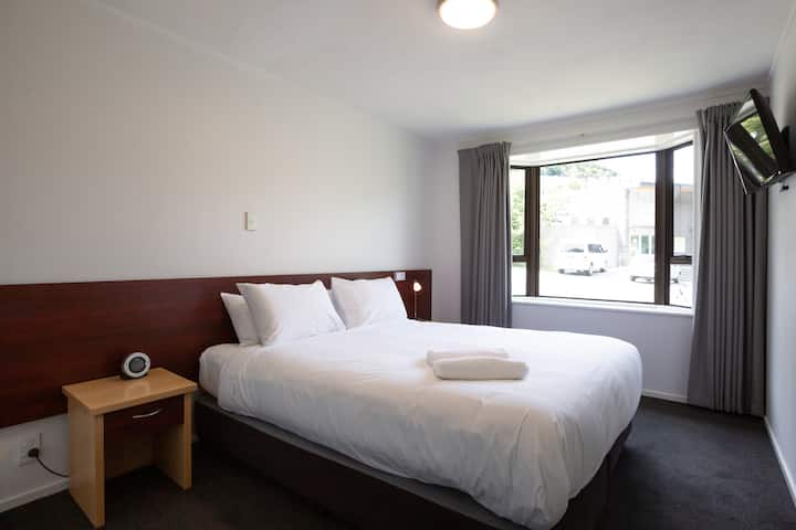  Spálňa 2: s manželskou posteľou King v mestskom dome A