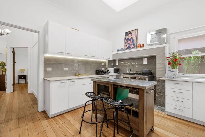 Two bedroom home with great outdoor area & parking gallery image 4