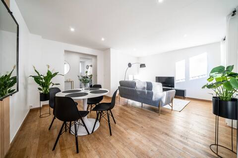 Indy | Quiet apartment with wifi & private parking
