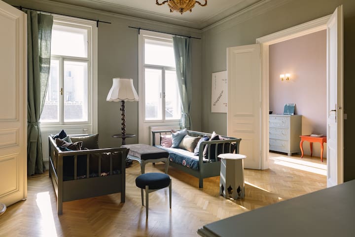 Supersense Palace Apartment