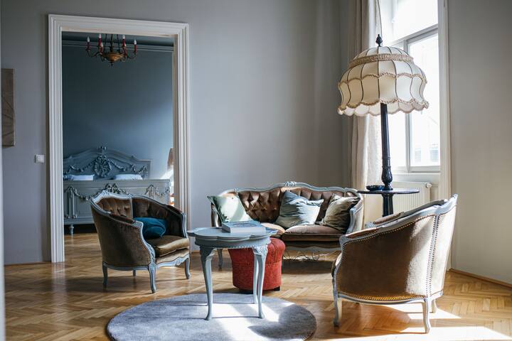 Supersense Palace Apartment gallery image 2