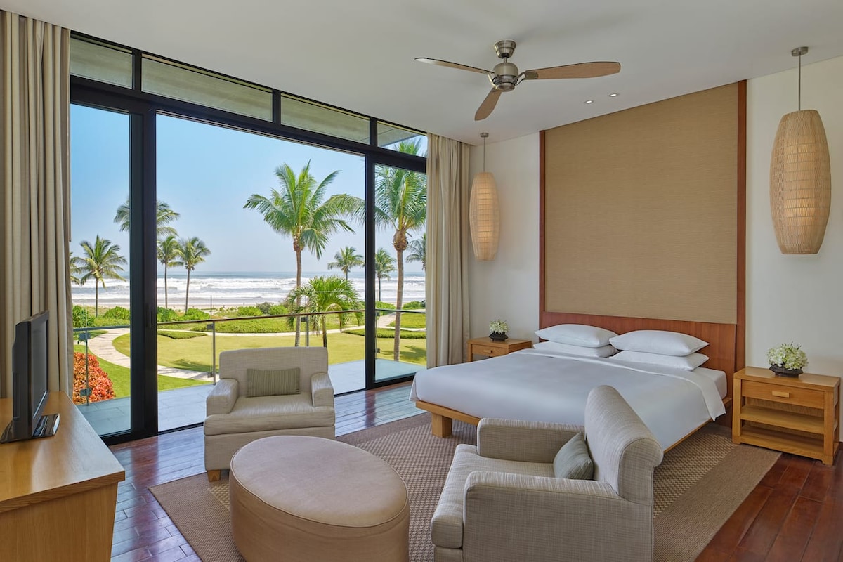 ห้องนอนใหญ่บนชั้น 2 พร้อมวิวทะเล