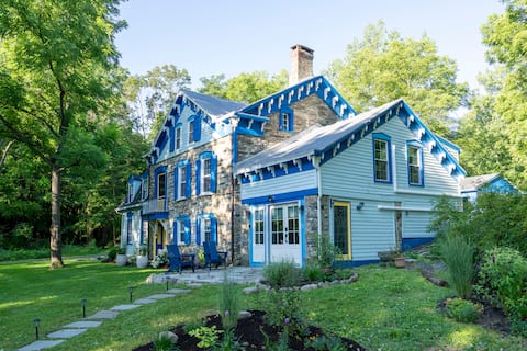 Spacious 4BD Country Gem - Fire Pit & Chill Vibes