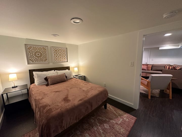 ห้องนอนควีนไซส์ชั้นล่าง