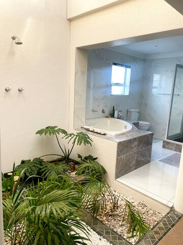 eMeTees gallery image 3