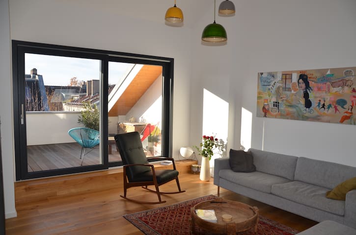 Prenzlauer Berg: Dachgeschoss mit großer Terrasse