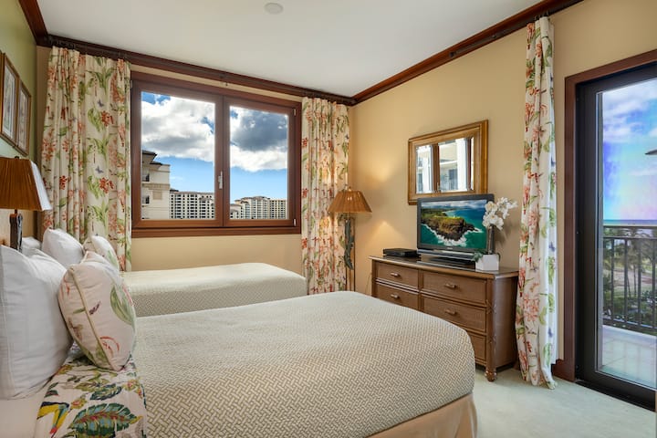 Dormitorio de invitados con camas individuales que se pueden convertir en «king»