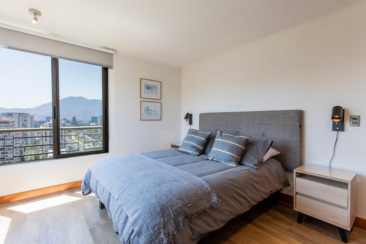 Una cama de dos plazas, medidas 200cm x 150cm