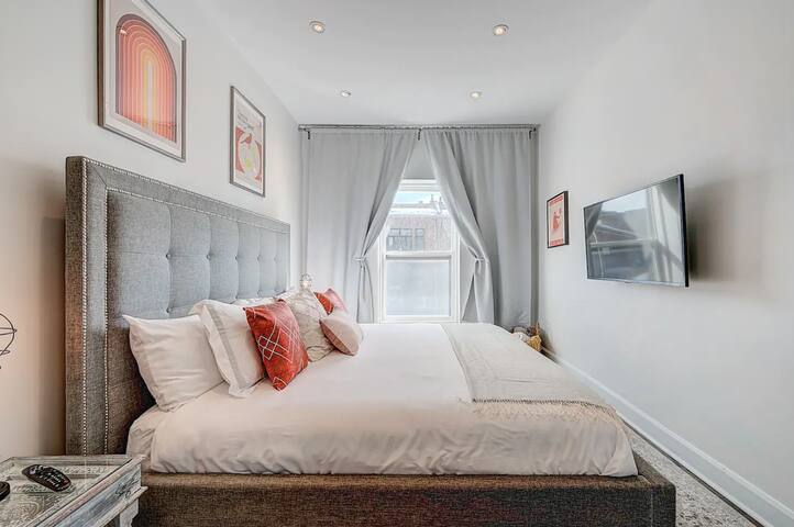 MTL Townhouse- 3 bdr in the heart of the city gallery image 2