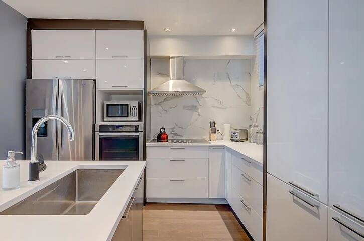 MTL Townhouse- 3 bdr in the heart of the city gallery image 5