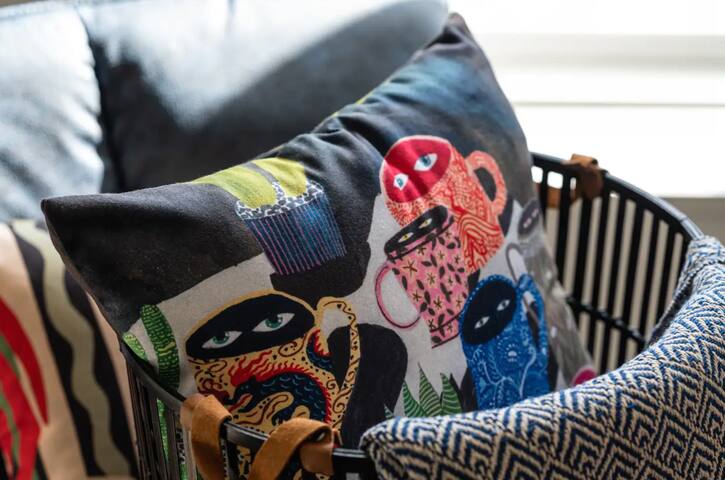 MTL Townhouse- 3 bdr in the heart of the city gallery image 3